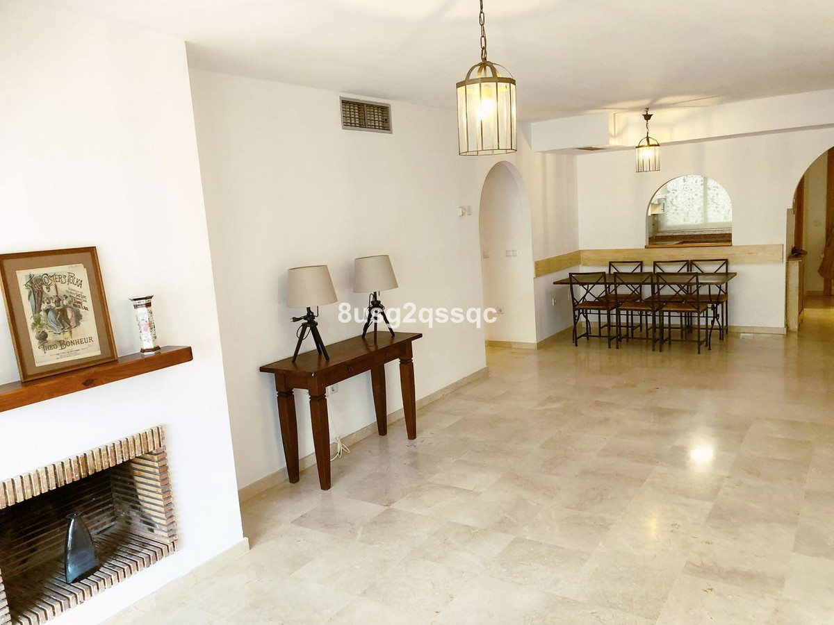 https://cdn.resales-online.com/public/8usg2qssqc/properties/bb7972c99bd911eda53f0217bc231ef4/w1200/43-a8f5d713bac48f35147f2e8bcee96193.jpg?v=1674756887