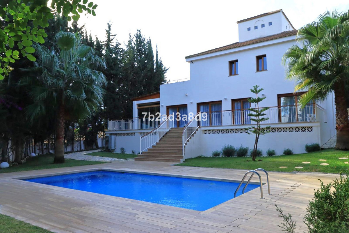 https://cdn.resales-online.com/public/7b2ad3a8d9/properties/2c4bfd6697ee11eda53f0217bc231ef4/w1200/1-7980e48d732b6fc85c14b43b94d2aa54.jpg?v=1674135417