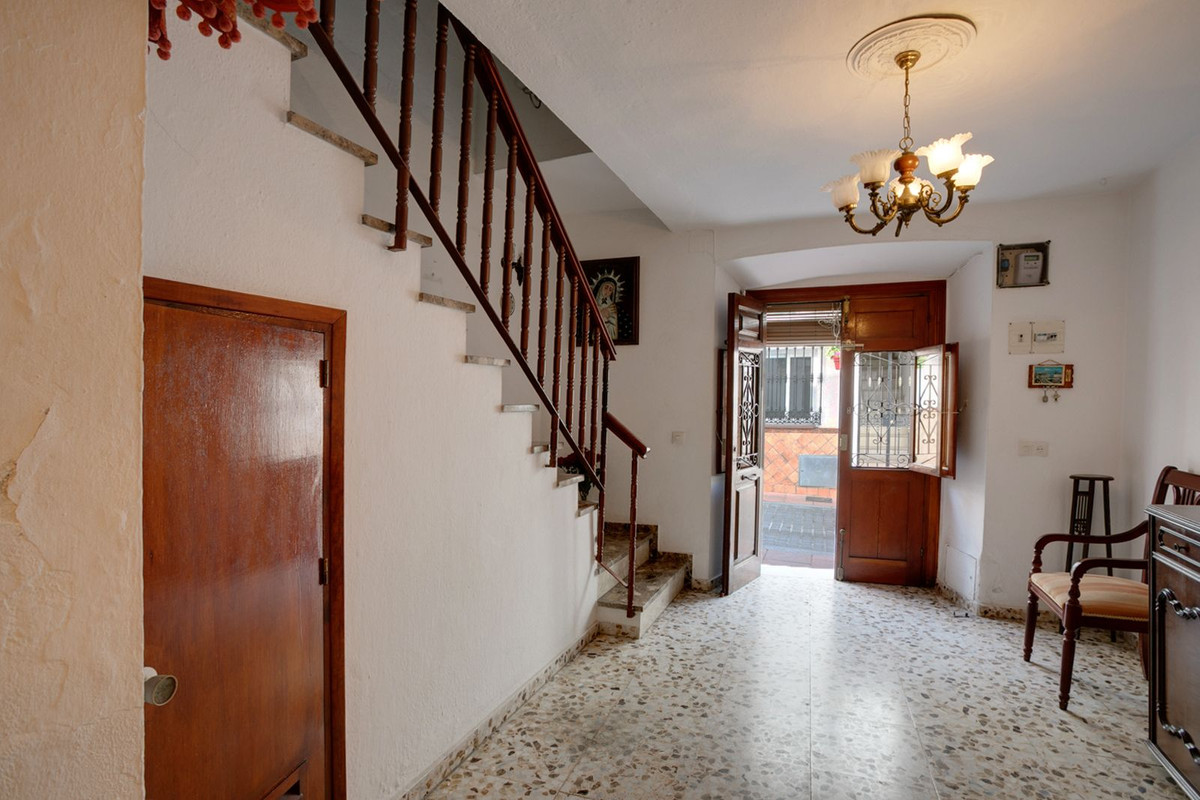 https://cdn.resales-online.com/public/u1cq0gh9nu/properties/f1bdebe5971d11eda53f0217bc231ef4/w1200/1-7980e48d732b6fc85c14b43b94d2aa54.jpg?v=1674117971