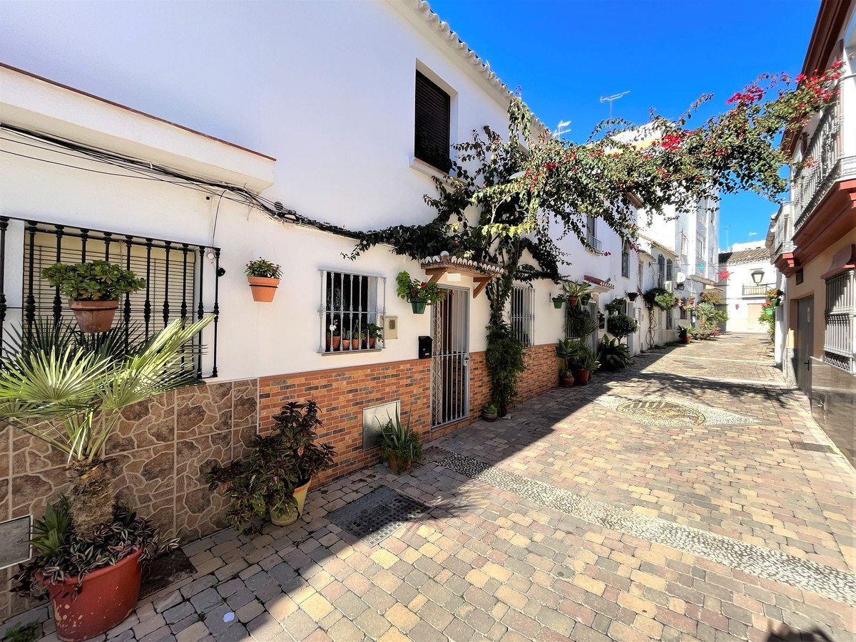 https://cdn.resales-online.com/public/u3l2ad5ic9/properties/07460efd966911eda53f0217bc231ef4/w1200/1-7980e48d732b6fc85c14b43b94d2aa54.jpg?v=1674065428