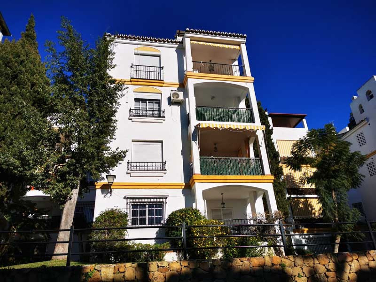 https://cdn.resales-online.com/public/41nkvvtlj3/properties/69d0afa8965211eda53f0217bc231ef4/w1200/1-7980e48d732b6fc85c14b43b94d2aa54.jpg?v=1673955687