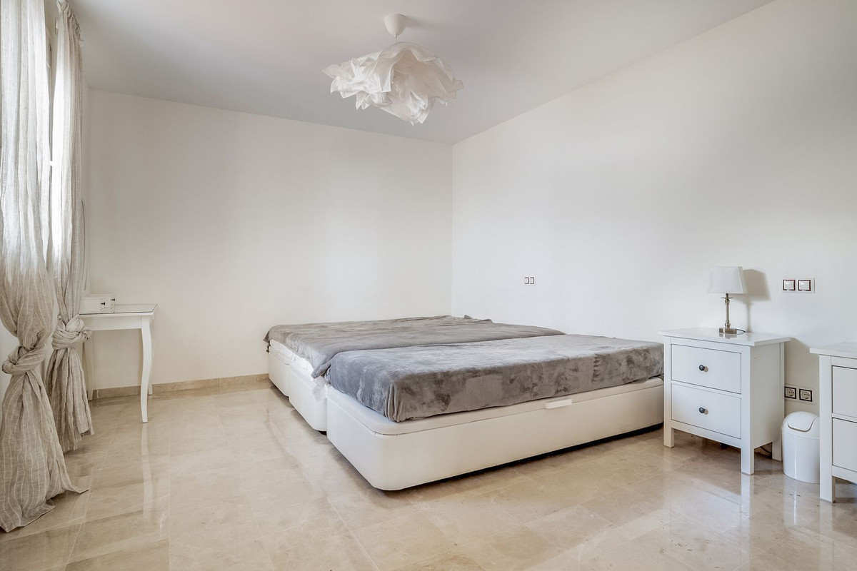 https://cdn.resales-online.com/public/dmbme36kle/properties/15eb57a695da11eda53f0217bc231ef4/w1200/12-53013098fcab6c38b1379cd33298e050.jpg?v=1673903773