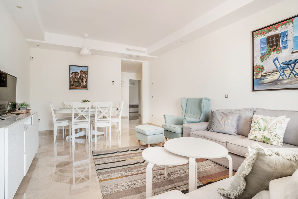 https://cdn.resales-online.com/public/dmbme36kle/properties/15eb57a695da11eda53f0217bc231ef4/w1200/4-c23c0f86247804fa50226aecd8b0b2c8.jpg?v=1673903773