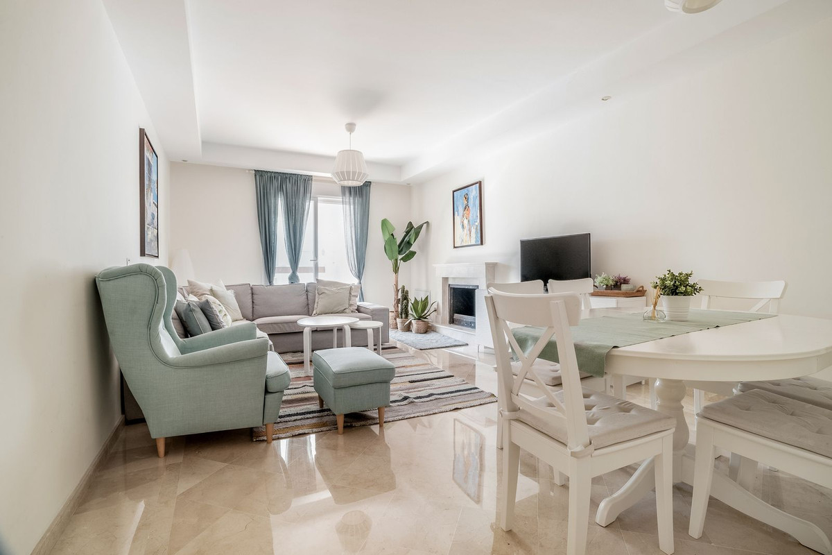 https://cdn.resales-online.com/public/dmbme36kle/properties/15eb57a695da11eda53f0217bc231ef4/w1200/5-3595ad71cbd87be6c3643a4285ef4791.jpg?v=1673903773
