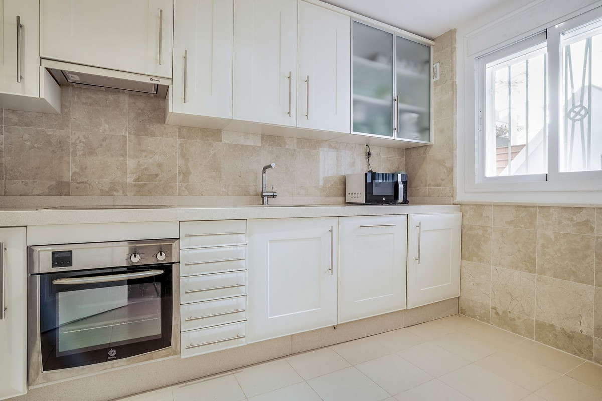 https://cdn.resales-online.com/public/dmbme36kle/properties/15eb57a695da11eda53f0217bc231ef4/w1200/6-241328e1bcc9c0d8ce1222beb6c967a8.jpg?v=1673903773