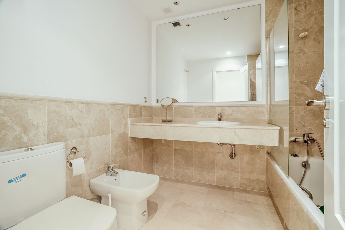 https://cdn.resales-online.com/public/dmbme36kle/properties/15eb57a695da11eda53f0217bc231ef4/w1200/9-467d0cee5b725f3ef65f102a0c2e69c0.jpg?v=1673903773