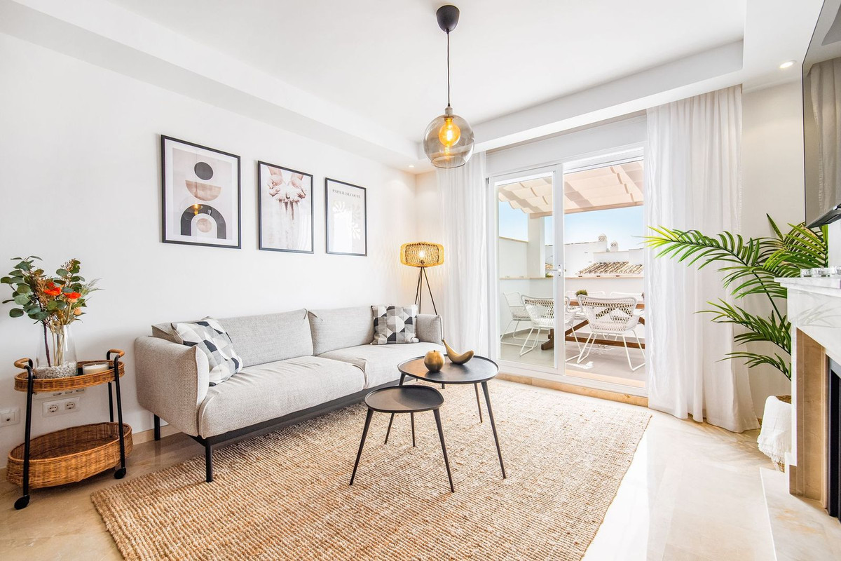 https://cdn.resales-online.com/public/14ldb8kixc/properties/aa6a38e2927e11eda53f0217bc231ef4/w1200/1-7980e48d732b6fc85c14b43b94d2aa54.jpg?v=1673538849
