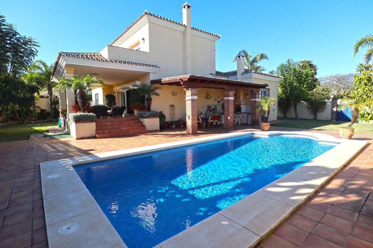 https://cdn.resales-online.com/public/cbiutp5eqn/properties/f84712c9901311ed98460217bc231ef4/w1200/1-7980e48d732b6fc85c14b43b94d2aa54.jpg?v=1674469783