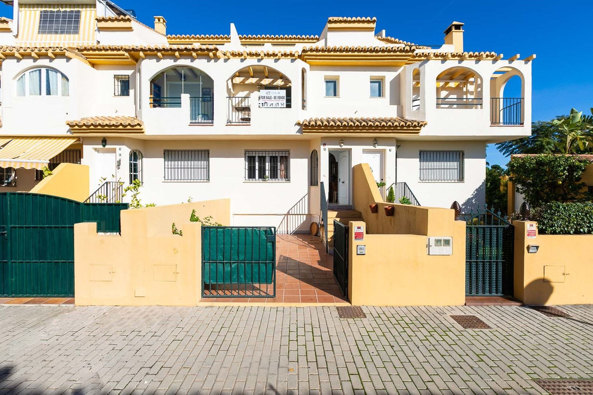 https://cdn.resales-online.com/public/m282imr1nk/properties/27710b13901211ed98460217bc231ef4/w1200/1-7980e48d732b6fc85c14b43b94d2aa54.jpg?v=1673268028