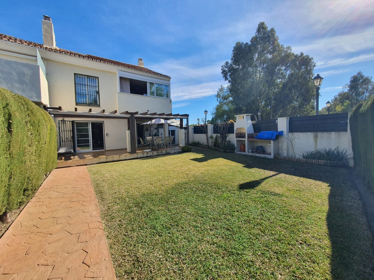 https://cdn.resales-online.com/public/mpy6ktkbu0/properties/b4815f5d482b11eaa74006907717b01e/w1200/1-7980e48d732b6fc85c14b43b94d2aa54.jpg?v=1673885333