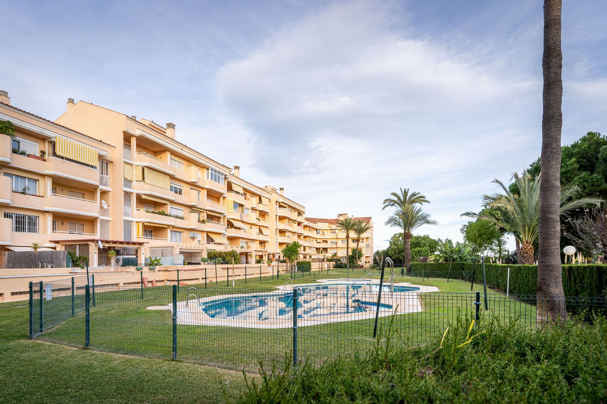 https://cdn.resales-online.com/public/q8sjeevech/properties/d8652bfa7b9a11ed98460217bc231ef4/w1200/1-7980e48d732b6fc85c14b43b94d2aa54.jpg?v=1673270429