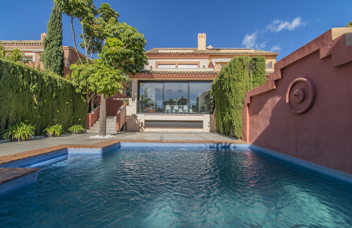 https://cdn.resales-online.com/public/vvmdwbkuht/properties/25e1b637715e11ed98460217bc231ef4/w1200/1-7980e48d732b6fc85c14b43b94d2aa54.jpg?v=1674506900
