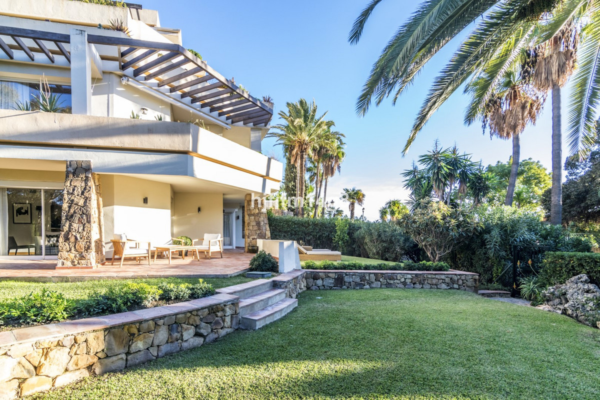 https://cdn.resales-online.com/public/hjfifm14g8/properties/f4a2c590713f11ed98460217bc231ef4/w1200/2-5bd7b9d04b45e33852eaf0ec6670150d.jpg?v=1669879101