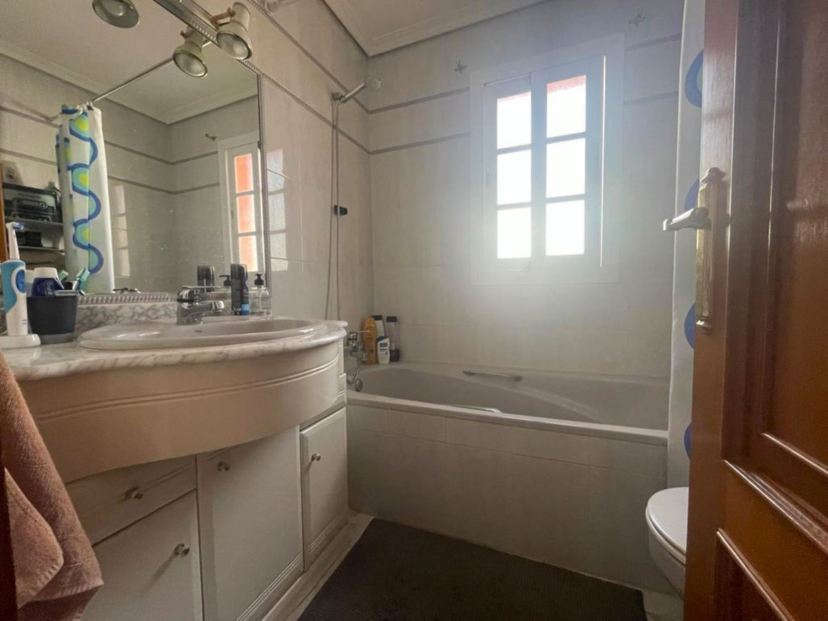 https://cdn.resales-online.com/public/u6447mvlgg/properties/0f262bad4ed511ed98460217bc231ef4/w1200/18-cc72f169493c096e712837ff5d8b6e41.jpg?v=1666095548