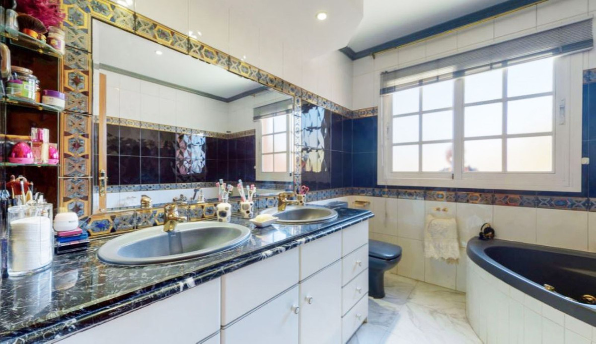 https://cdn.resales-online.com/public/u6447mvlgg/properties/0f262bad4ed511ed98460217bc231ef4/w1200/20-d1f7658cbe4ba6cd8666fec30fba80ad.jpg?v=1666095548
