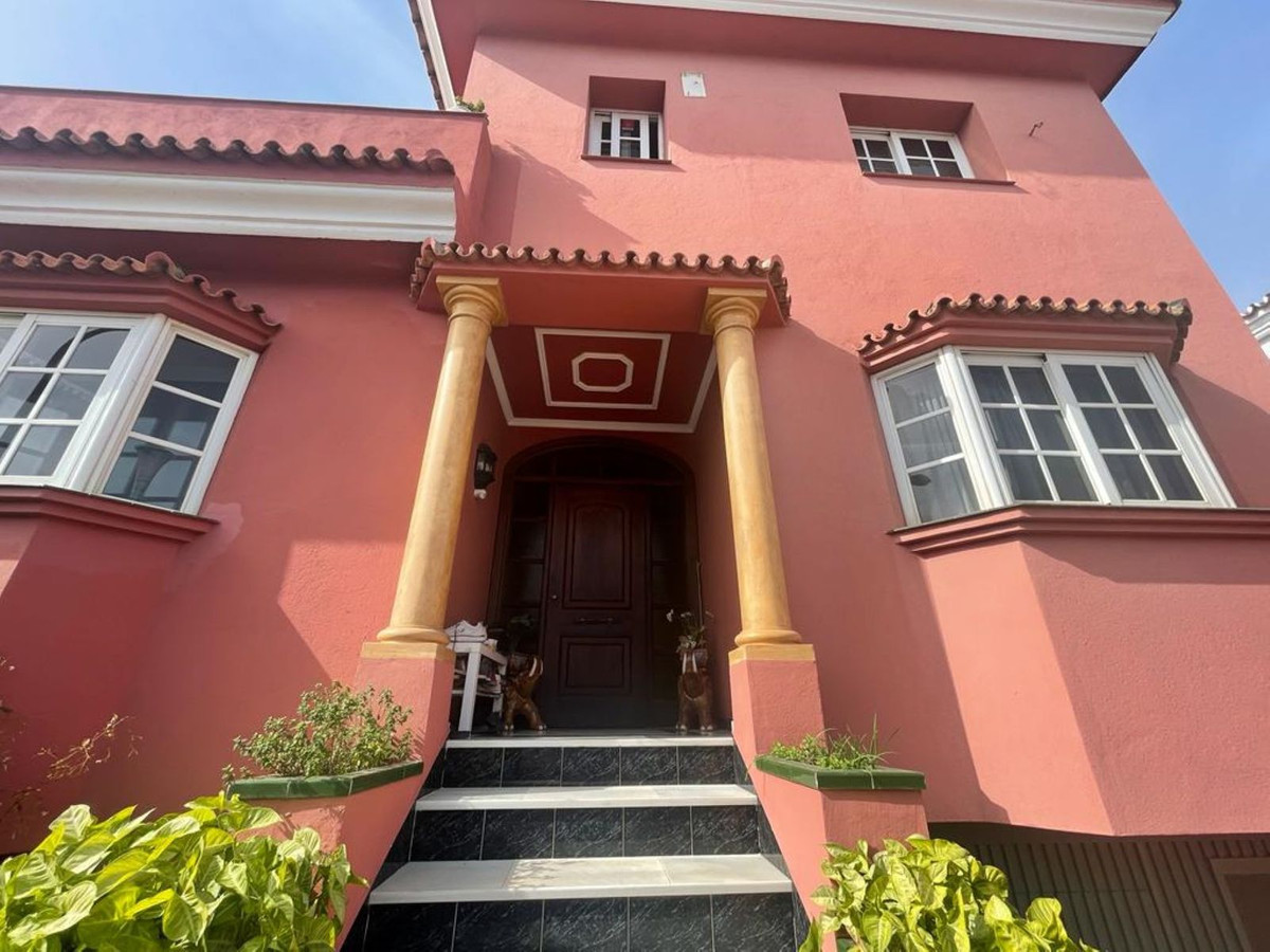 https://cdn.resales-online.com/public/u6447mvlgg/properties/0f262bad4ed511ed98460217bc231ef4/w1200/23-79897b85162c6a486c7a4d1eb46924dd.jpg?v=1666095548
