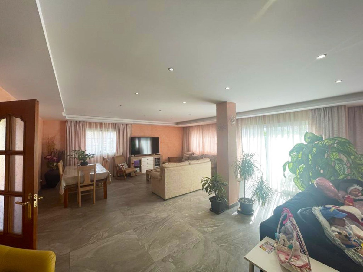 https://cdn.resales-online.com/public/u6447mvlgg/properties/0f262bad4ed511ed98460217bc231ef4/w1200/6-241328e1bcc9c0d8ce1222beb6c967a8.jpg?v=1666095548