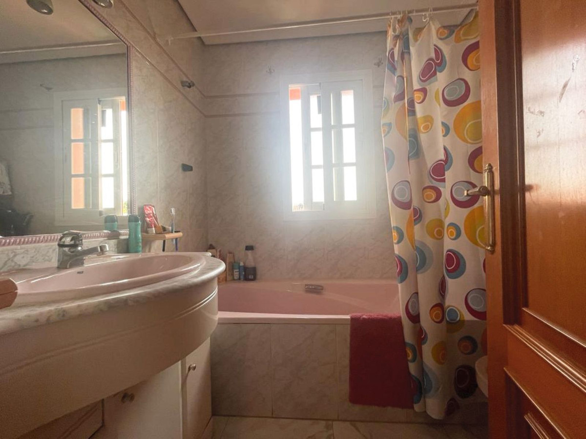 https://cdn.resales-online.com/public/u6447mvlgg/properties/0f262bad4ed511ed98460217bc231ef4/w1200/9-467d0cee5b725f3ef65f102a0c2e69c0.jpg?v=1666095548