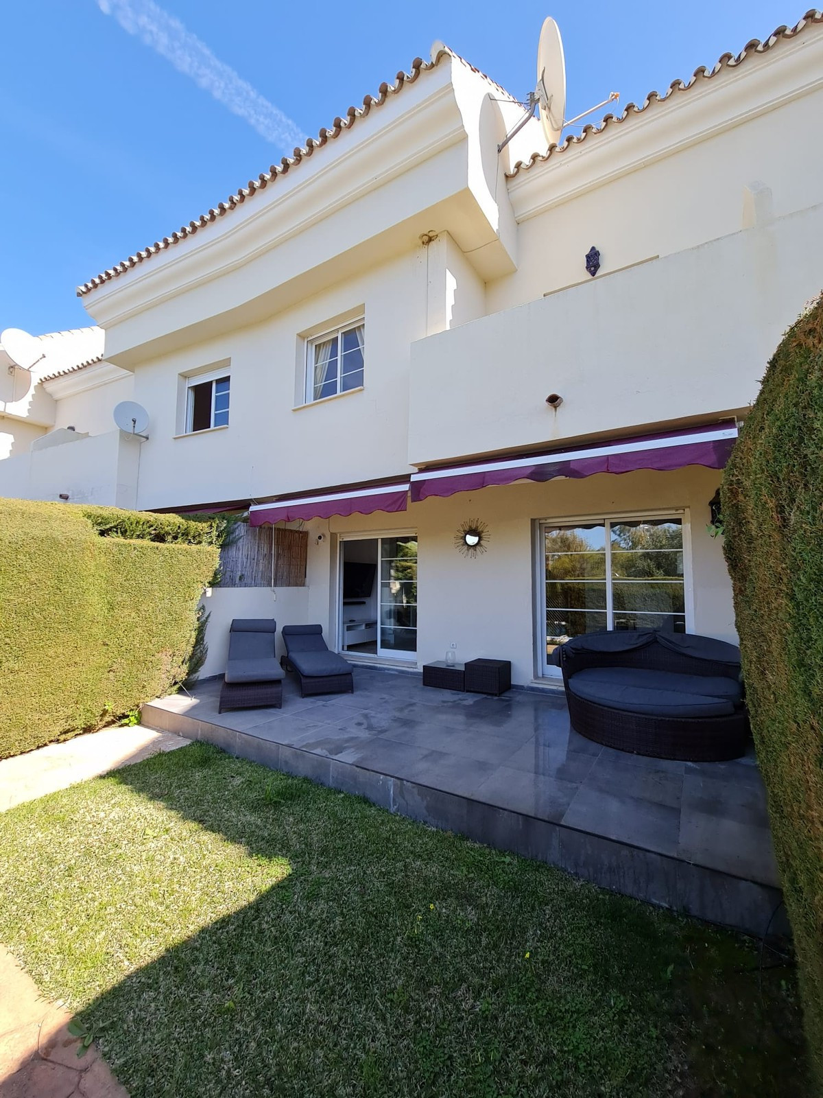 https://cdn.resales-online.com/public/tvd64zcaq6/properties/cf768bd61e3111eda97d0217bc231ef4/w1200/1-7980e48d732b6fc85c14b43b94d2aa54.jpg?v=1673418313