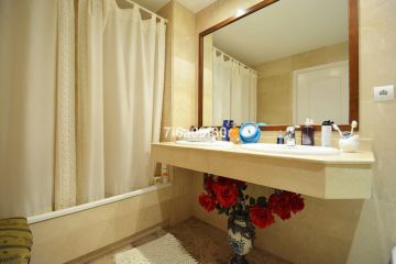 https://cdn.resales-online.com/public/7i6a03f30r/properties/fa65cbf8325911eca97d0217bc231ef4/w1200/10-bb915d1cb19341576dcdc994b81ab9c5.jpg?v=1635254161