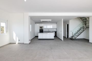 https://cdn.resales-online.com/public/y319akz17d/properties/24a7da32f82011ea828306907717b01e/w1200/2-5bd7b9d04b45e33852eaf0ec6670150d.jpg?v=1672144749