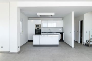 https://cdn.resales-online.com/public/y319akz17d/properties/24a7da32f82011ea828306907717b01e/w1200/3-e898b2bb2a2fdfd06d2c39894dce8316.jpg?v=1672144749
