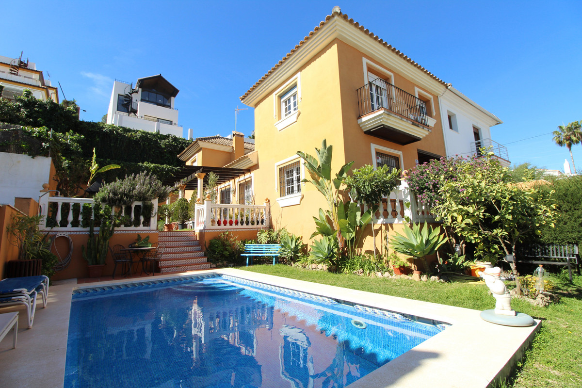 https://cdn.resales-online.com/public/gridac1uli/properties/45fdd1088bf811ed98460217bc231ef4/w1200/1-7980e48d732b6fc85c14b43b94d2aa54.jpg?v=1675923884