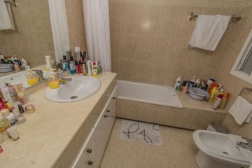 https://cdn.resales-online.com/public/vvmdwbkuht/properties/aa91fd6d4be911ed98460217bc231ef4/w1200/16-ec67b526875bf0124b6ce4328a754439.jpg?v=1666003620