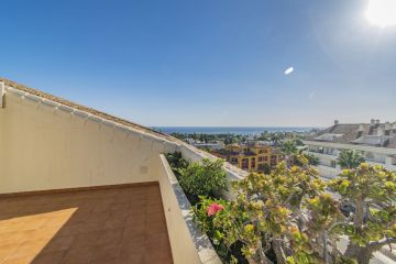 https://cdn.resales-online.com/public/vvmdwbkuht/properties/aa91fd6d4be911ed98460217bc231ef4/w1200/7-aa4cc561180b369757c0bb4af9886cd3.jpg?v=1666003620