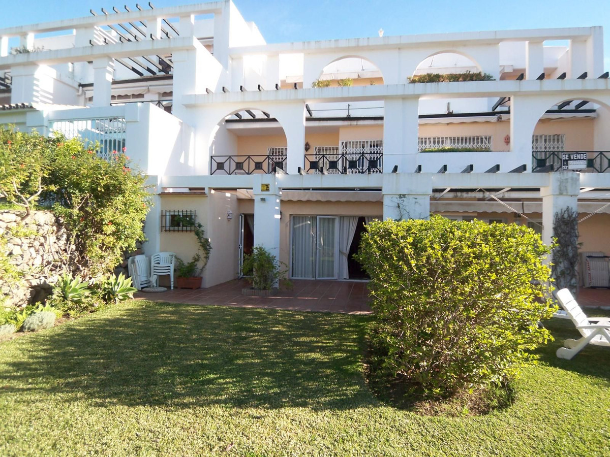 https://cdn.resales-online.com/public/199lfdjq5g/properties/c3e5fd58ad3b11ed84bd0217bc231ef4/w1200/1-7980e48d732b6fc85c14b43b94d2aa54.jpg?v=1676534650