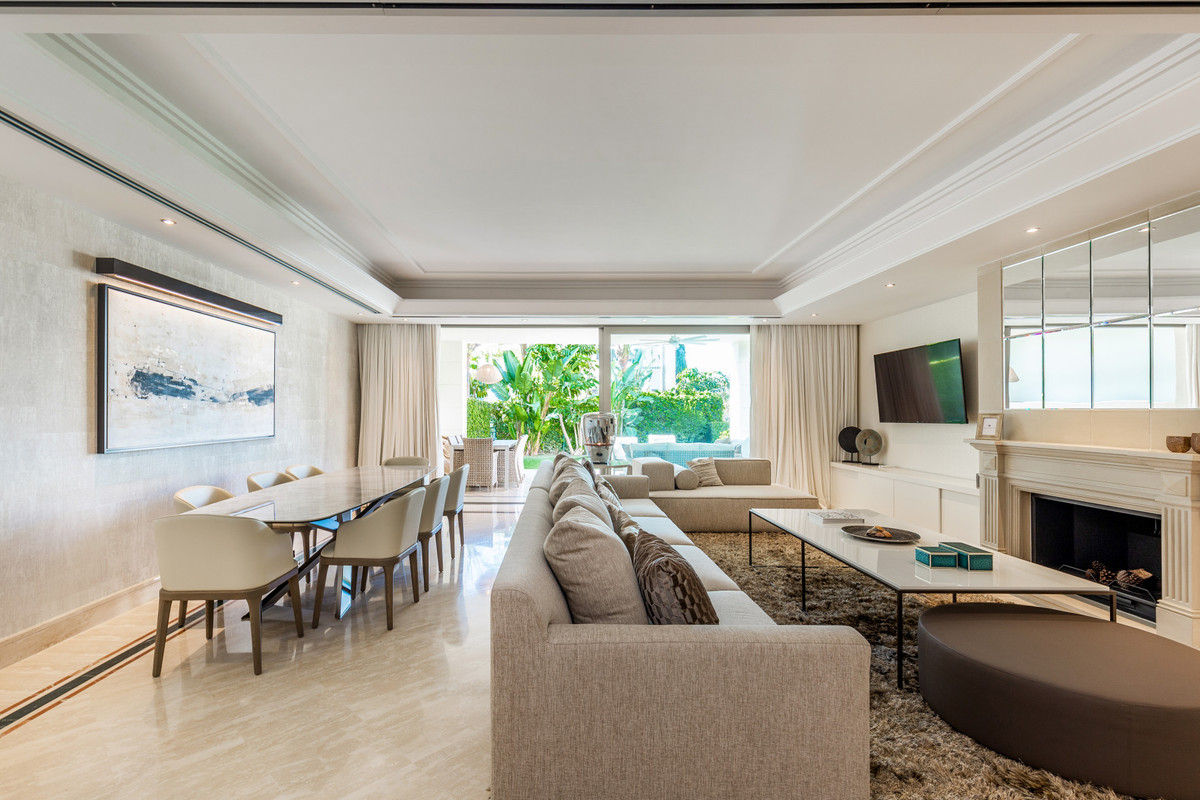 https://cdn.resales-online.com/public/6u5vbuh1hk/properties/911780d0690211eba13006b3c6b82ba8/w1200/1-7980e48d732b6fc85c14b43b94d2aa54.jpg?v=1613628629