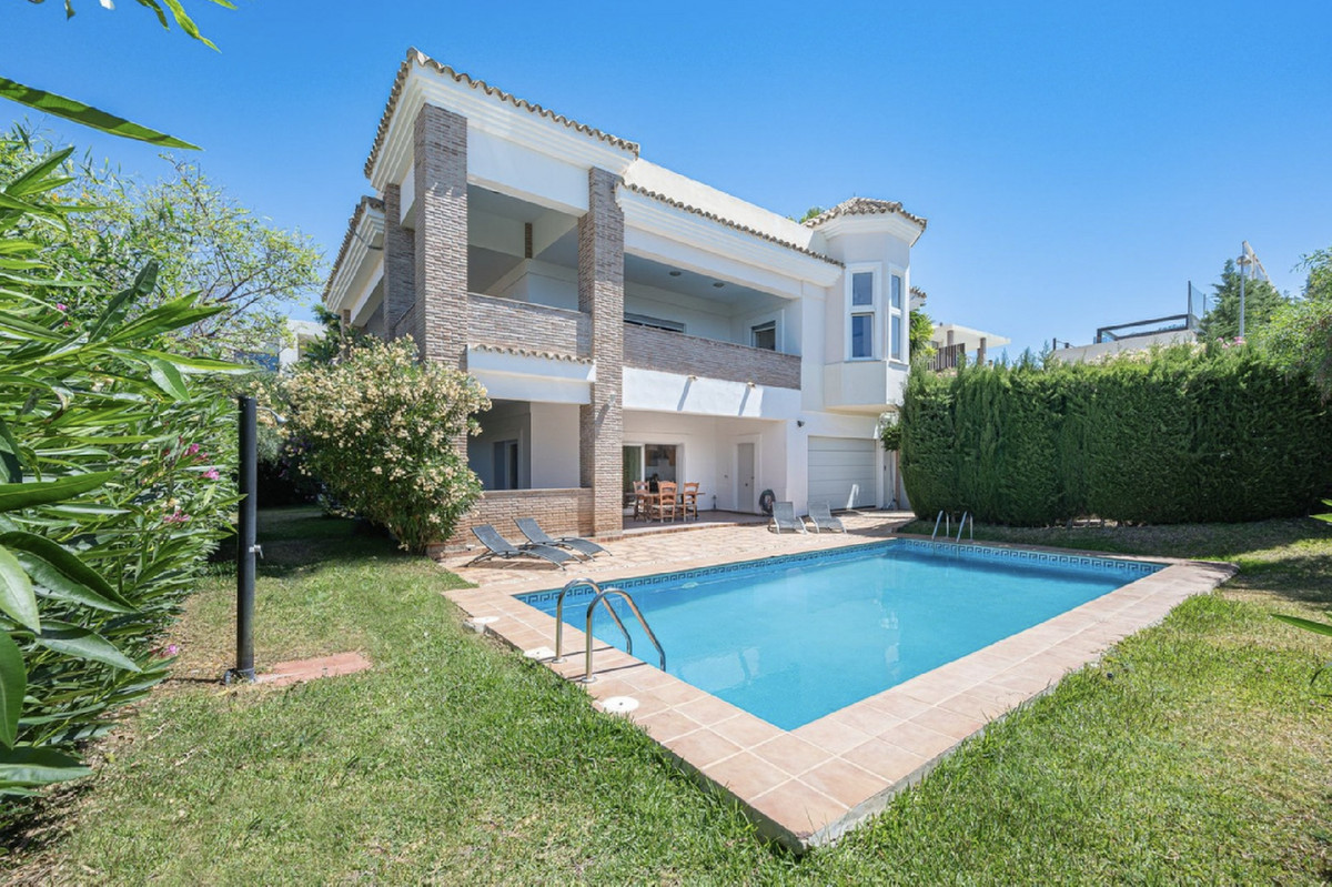 https://cdn.resales-online.com/public/2clagkpr0e/properties/c60eacad5e5911ed98460217bc231ef4/w1200/1-7980e48d732b6fc85c14b43b94d2aa54.jpg?v=1676910307