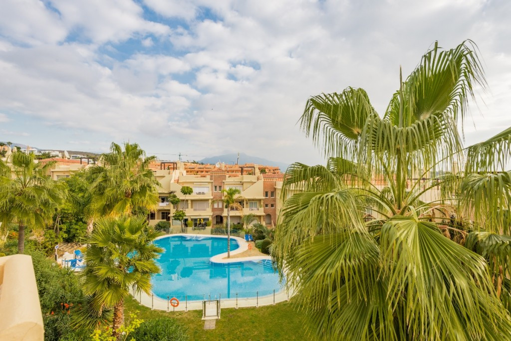 https://cdn.resales-online.com/public/ea5u7b5kp1/properties/7d86a1b5b8bf11ed84bd0217bc231ef4/w1200/1-7980e48d732b6fc85c14b43b94d2aa54.jpg?v=1677740410