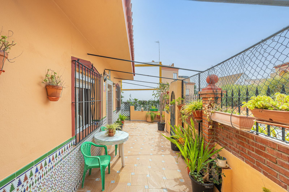 https://cdn.resales-online.com/public/kummhh55a5/properties/395b457cb90911ed84bd0217bc231ef4/w1200/1-7980e48d732b6fc85c14b43b94d2aa54.jpg?v=1677772435