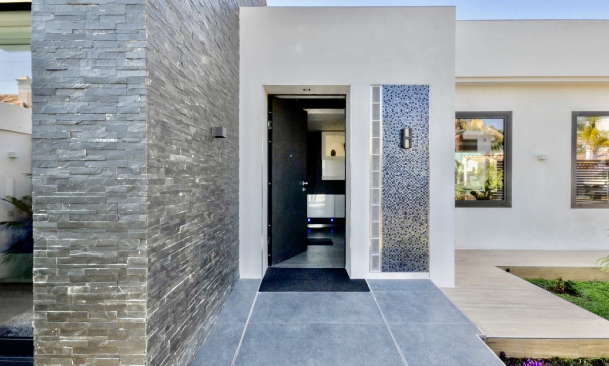 https://cdn.resales-online.com/public/egar3xm0bp/properties/12b7b11dbc0e11ed84bd0217bc231ef4/w1200/1-7980e48d732b6fc85c14b43b94d2aa54.jpg?v=1678104888