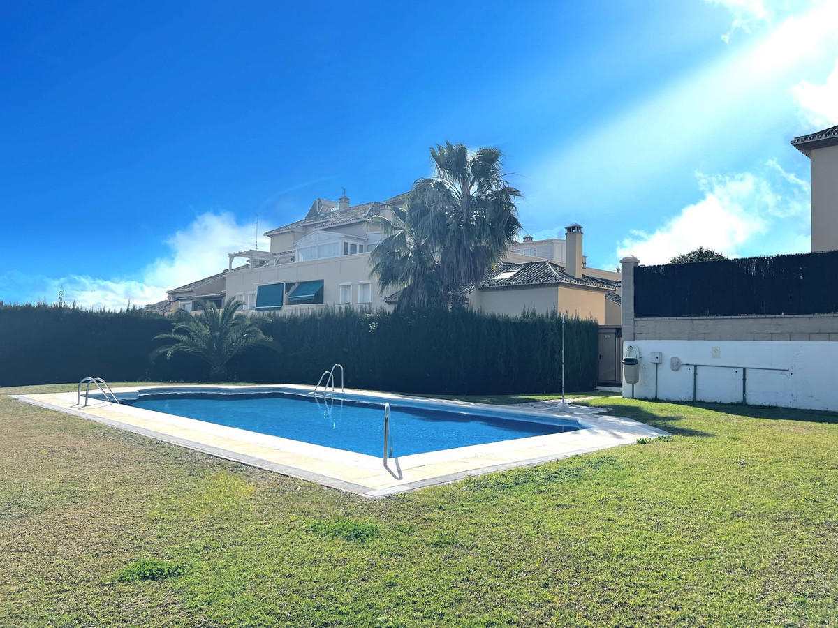 https://cdn.resales-online.com/public/3vj4stv61j/properties/8540c35dbdbb11ed84bd0217bc231ef4/w1200/1-7980e48d732b6fc85c14b43b94d2aa54.jpg?v=1678362393