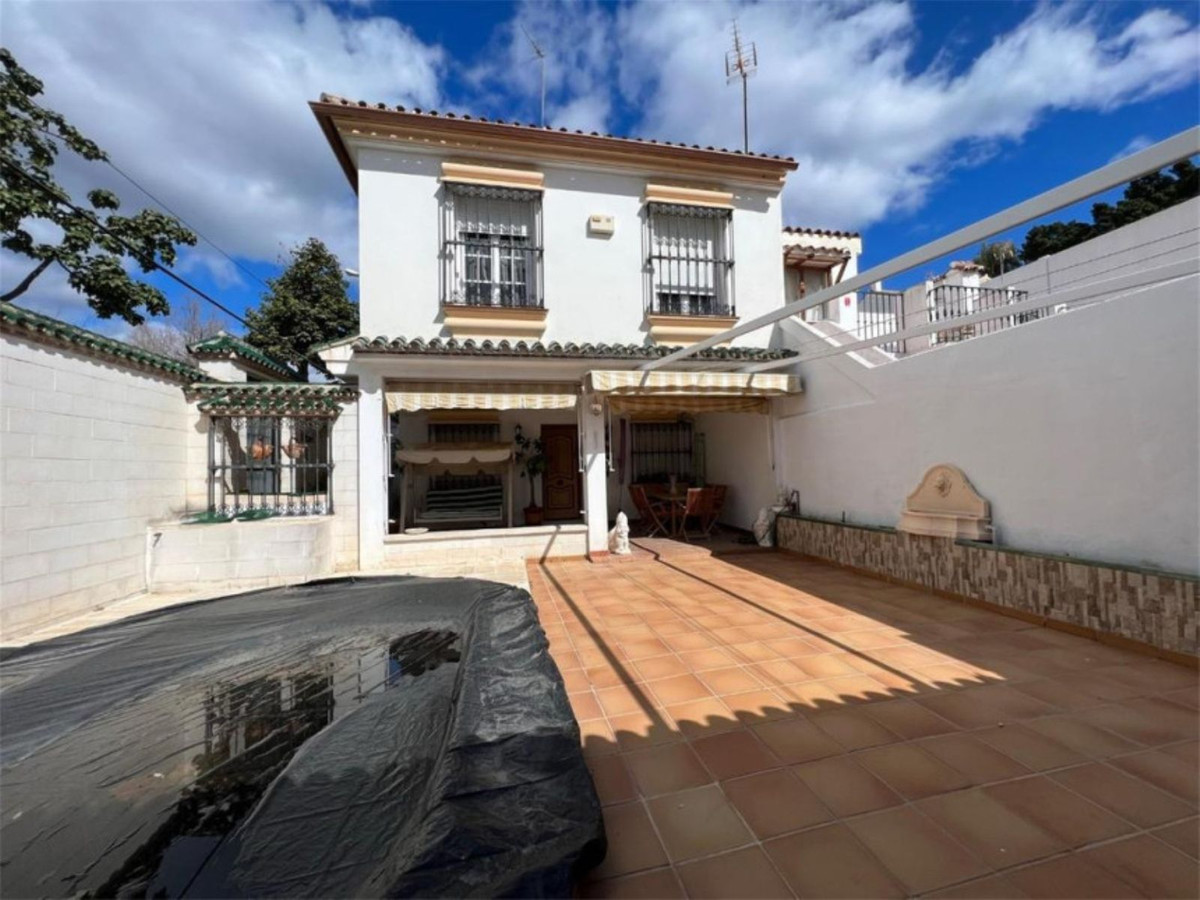 https://cdn.resales-online.com/public/7rg1k5rn6p/properties/3715f11bad0011ed84bd0217bc231ef4/w1200/1-7980e48d732b6fc85c14b43b94d2aa54.jpg?v=1678354177