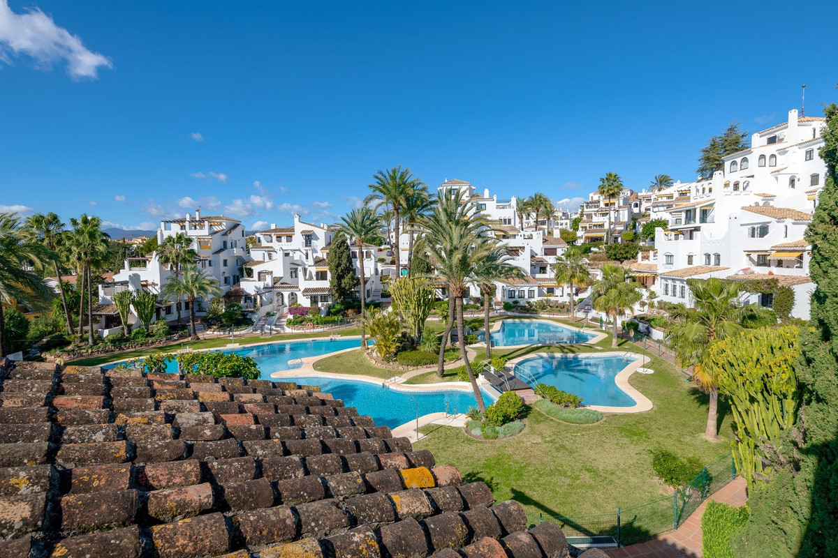 https://cdn.resales-online.com/public/0cmt8h9yhx/properties/66317cb5b41c11ed84bd0217bc231ef4/w1200/1-7980e48d732b6fc85c14b43b94d2aa54.jpg?v=1678442520
