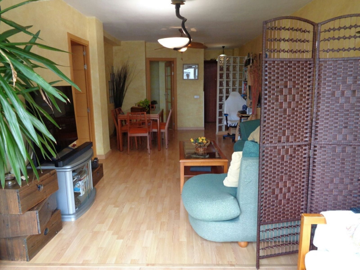 https://cdn.resales-online.com/public/ims446mugq/properties/df8f6f16baaa11ed84bd0217bc231ef4/w1200/1-7980e48d732b6fc85c14b43b94d2aa54.jpg?v=1678394534