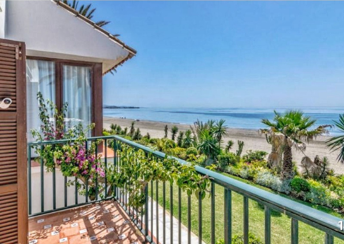 https://cdn.resales-online.com/public/onqgbg2a0k/properties/e0a5a6bcc18d11ed84bd0217bc231ef4/w1200/1-7980e48d732b6fc85c14b43b94d2aa54.jpg?v=1678709323