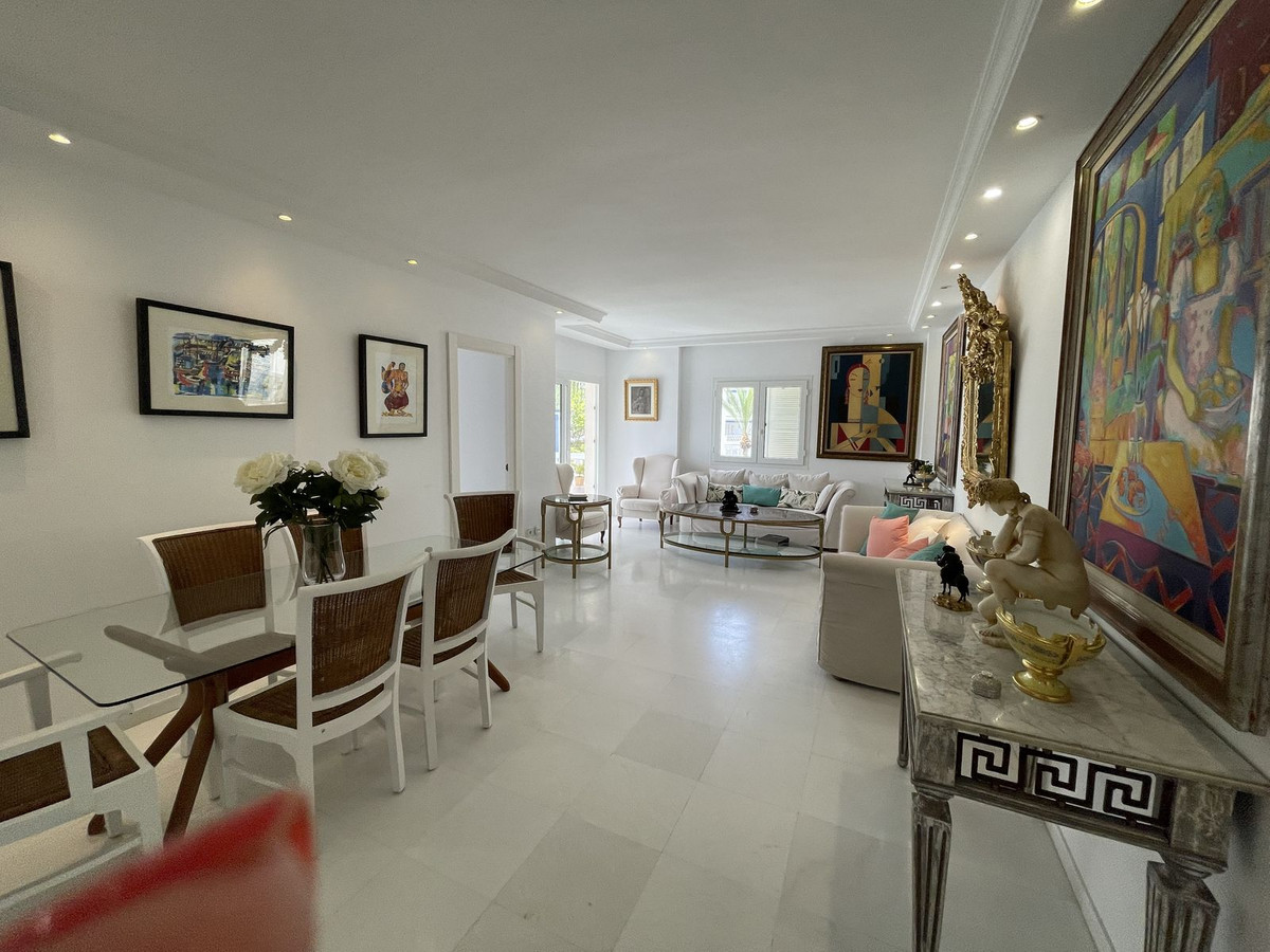 https://cdn.resales-online.com/public/199lfdjq5g/properties/d53e65b7c7bf11ed84bd0217bc231ef4/w1200/1-7980e48d732b6fc85c14b43b94d2aa54.jpg?v=1679392721