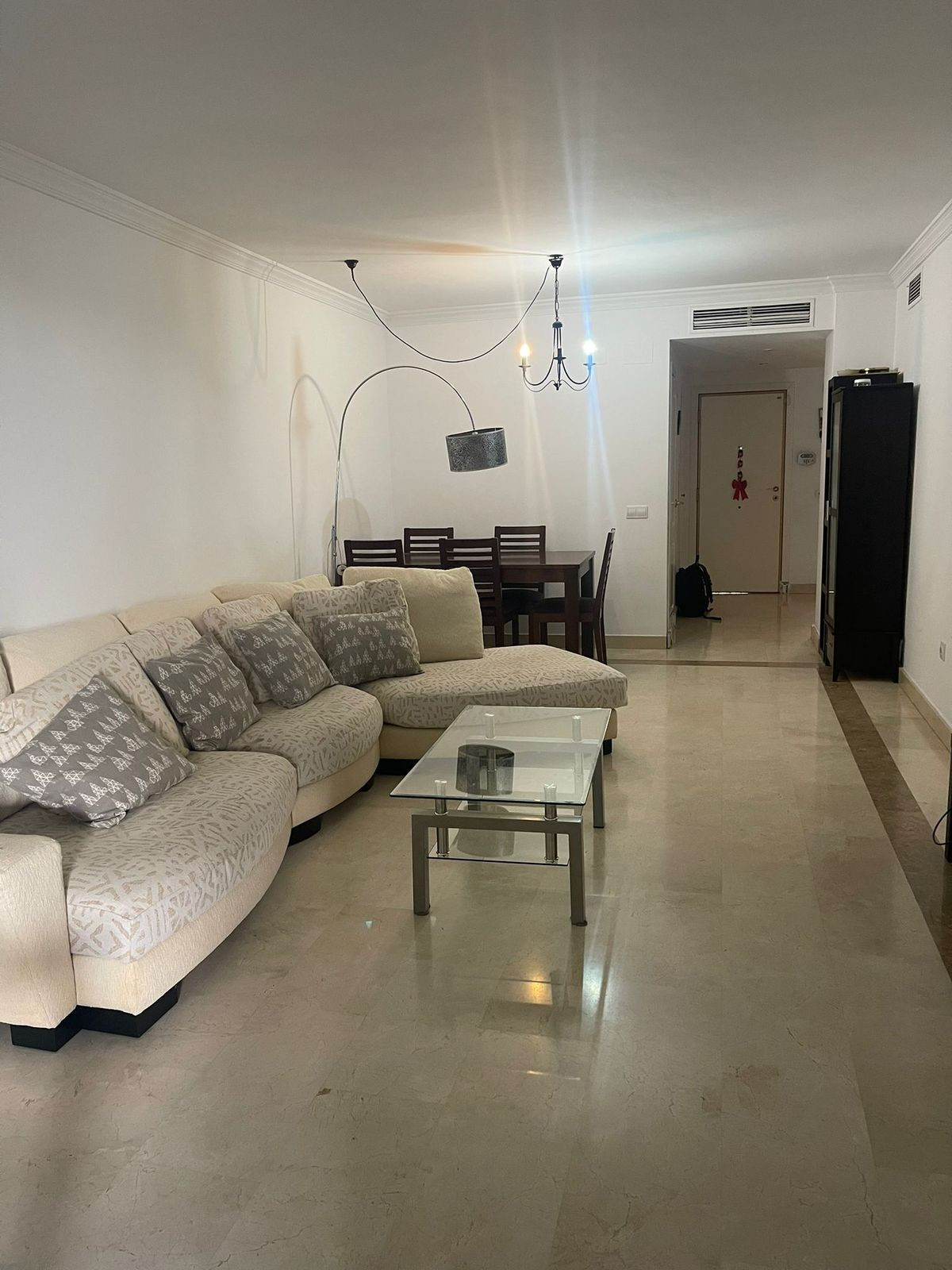 https://cdn.resales-online.com/public/cgpwbkb3l1/properties/b385297bc89c11ed84bd0217bc231ef4/w1200/1-7980e48d732b6fc85c14b43b94d2aa54.jpg?v=1679485525