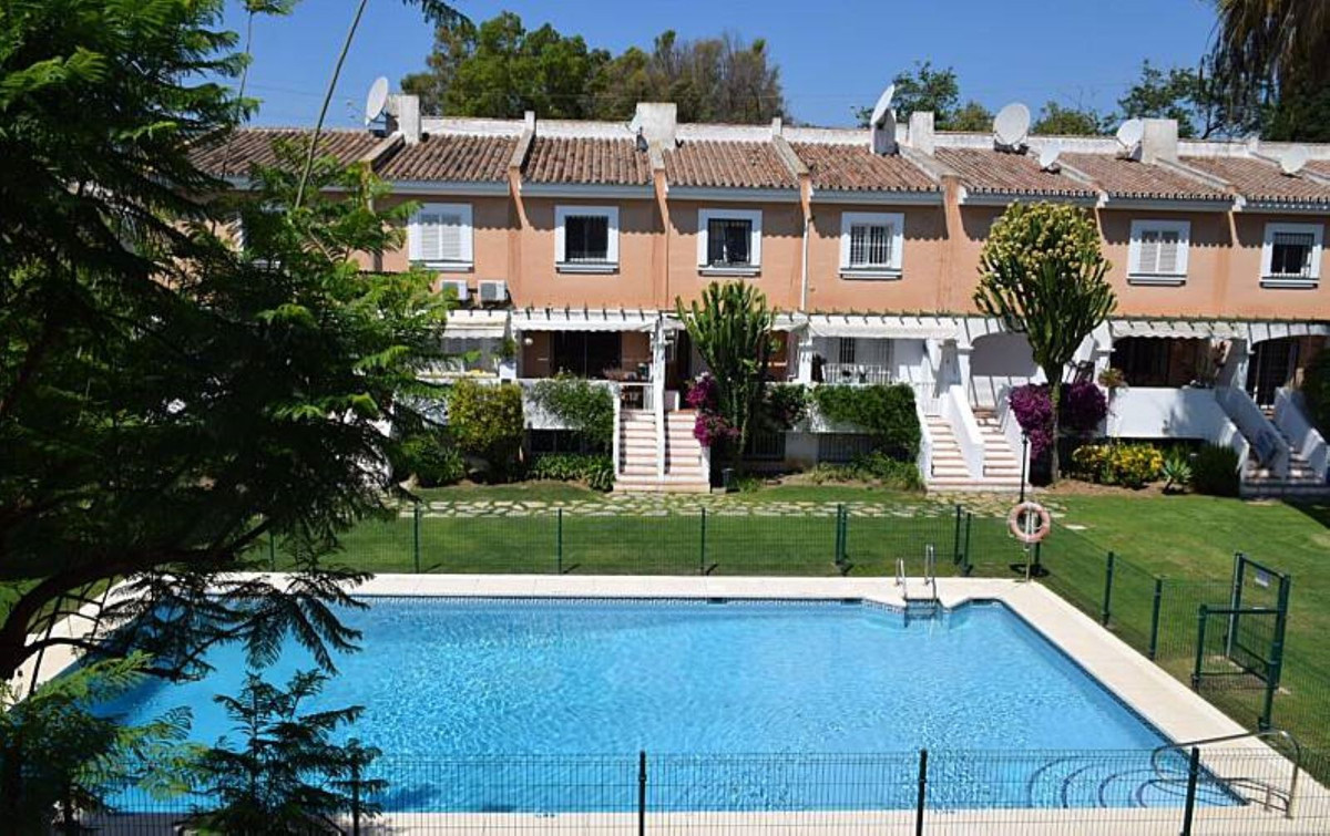 https://cdn.resales-online.com/public/6pcoehzhpl/properties/d7cffe35c89311ed84bd0217bc231ef4/w1200/1-7980e48d732b6fc85c14b43b94d2aa54.jpg?v=1679481095
