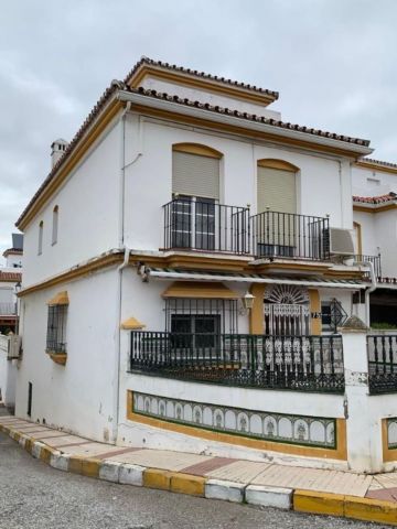 https://cdn.resales-online.com/public/h3dp4hd6ry/properties/5a296e8686c011ed98460217bc231ef4/w1200/1-7980e48d732b6fc85c14b43b94d2aa54.jpg?v=1672244833