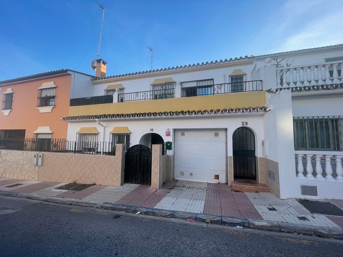 https://cdn.resales-online.com/public/u6447mvlgg/properties/8dfd8f92bf6411ed84bd0217bc231ef4/w1200/1-7980e48d732b6fc85c14b43b94d2aa54.jpg?v=1678708343