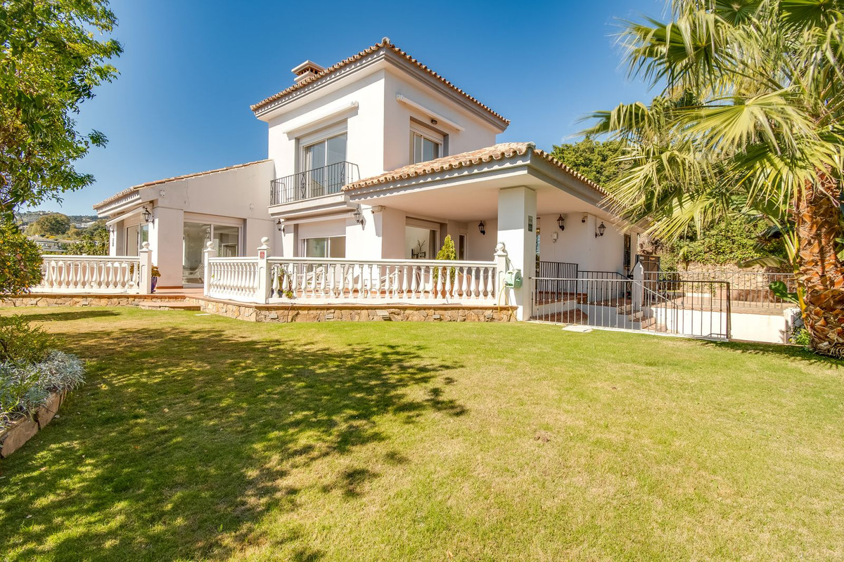 https://cdn.resales-online.com/public/kjnc9dy87h/properties/51551455ca4a11ed84bd0217bc231ef4/w1200/1-7980e48d732b6fc85c14b43b94d2aa54.jpg?v=1679669645