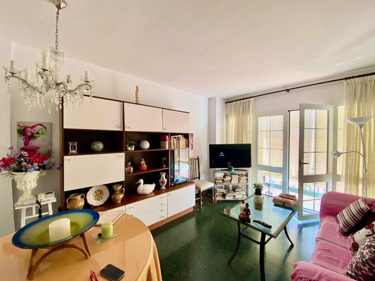 https://cdn.resales-online.com/public/heij8fn7sp/properties/b8337e5bcd5311ed84bd0217bc231ef4/w1200/1-7980e48d732b6fc85c14b43b94d2aa54.jpg?v=1680004370
