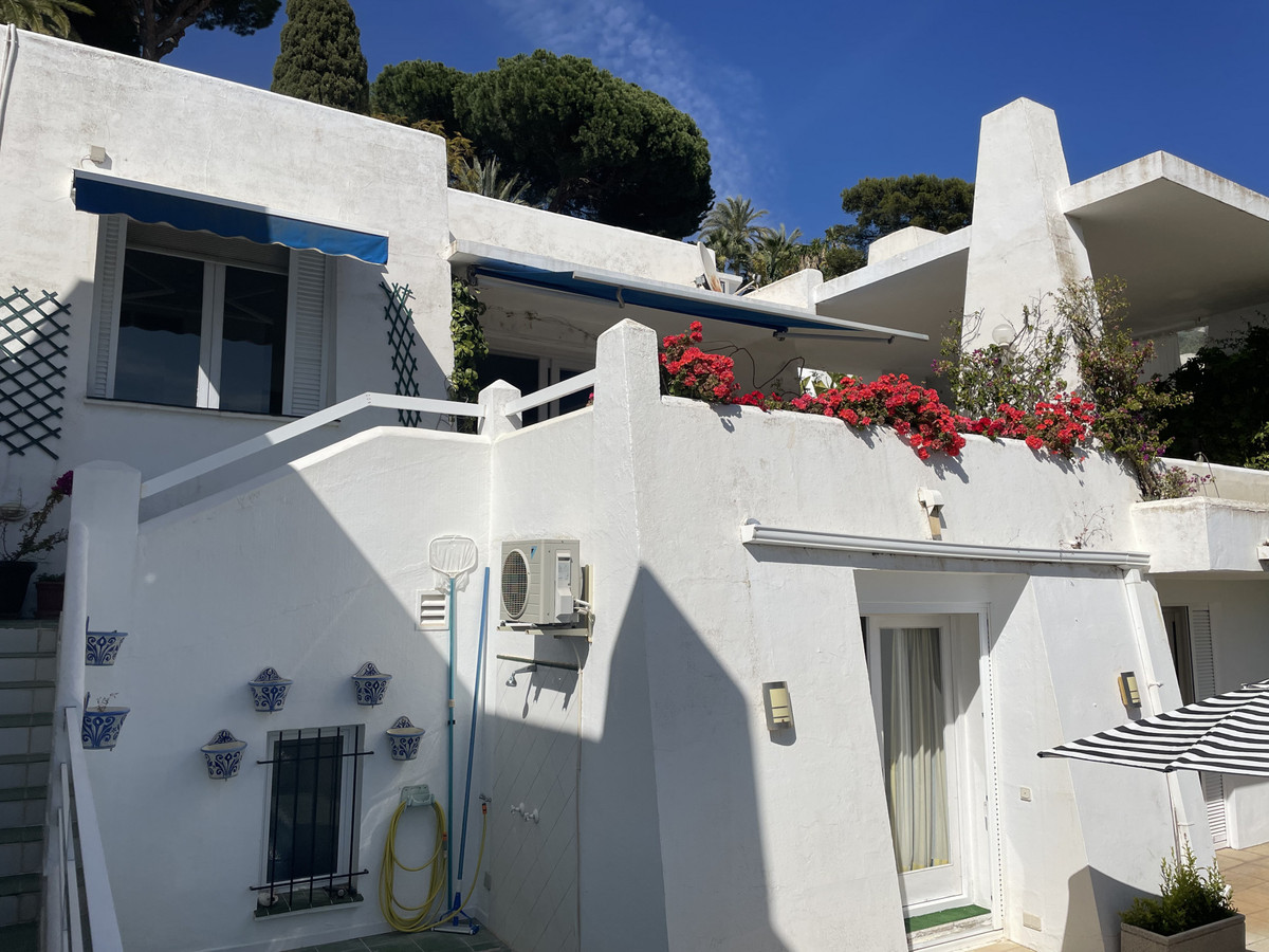 https://cdn.resales-online.com/public/92cqrna9i0/properties/9fd3ba13cf7c11ed84bd0217bc231ef4/w1200/1-7980e48d732b6fc85c14b43b94d2aa54.jpg?v=1680240568