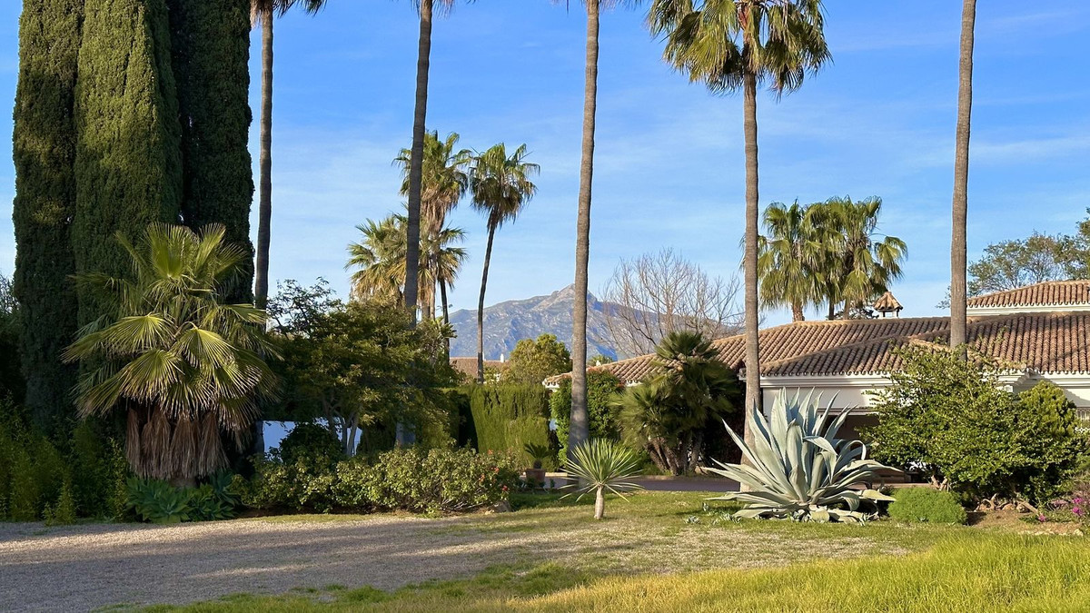 https://cdn.resales-online.com/public/jfltgt1d20/properties/a4d81814ce5111ed84bd0217bc231ef4/w1200/1-7980e48d732b6fc85c14b43b94d2aa54.jpg?v=1680112914
