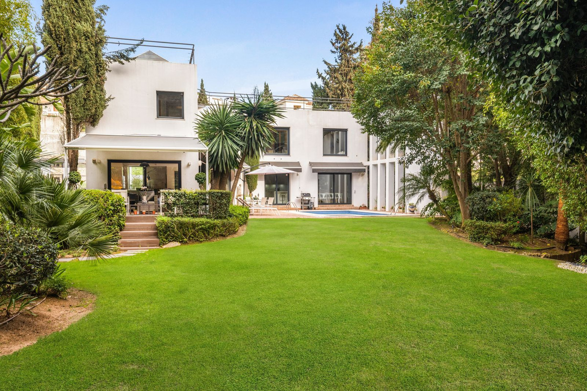https://cdn.resales-online.com/public/njp34dl3he/properties/a97cf5f2d85f11ed84bd0217bc231ef4/w1200/1-7980e48d732b6fc85c14b43b94d2aa54.jpg?v=1681221544